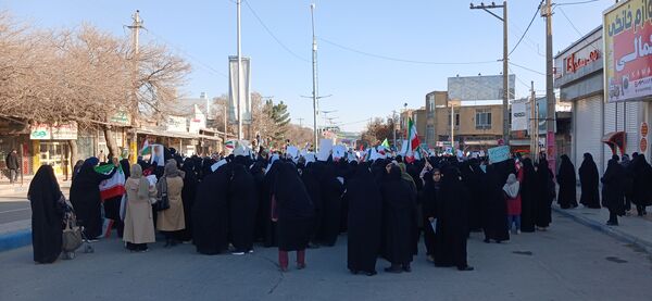 حضور پرشور مردم در راهپیمایی علیه اغتشاشگران در شهرستان شیروان 