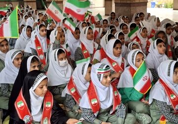 تجدید میثاق با آرمان‌های انقلاب در مکتب‌النرجس میناب