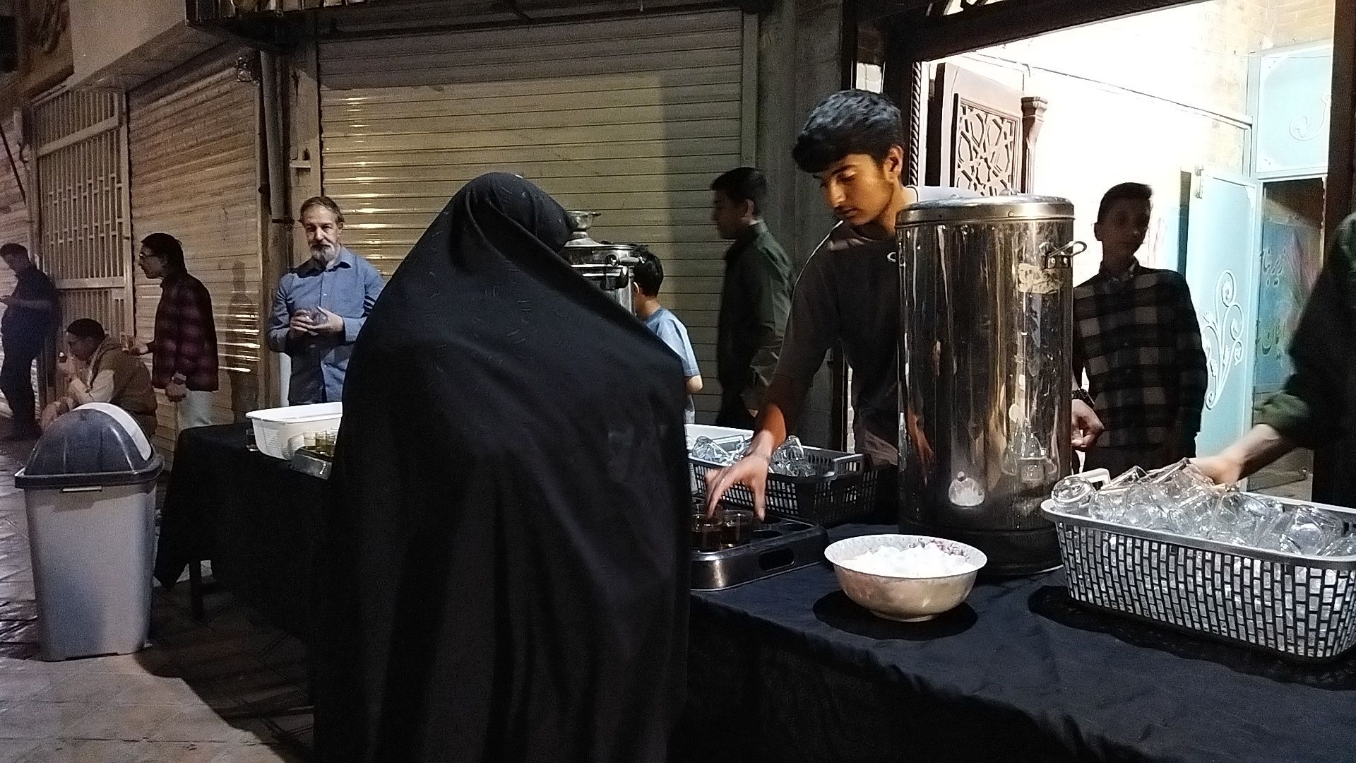 چایخانه حوزه علمیه گلشن نیشابور در نود و هشتمین شب از اجتماعات مردمی نیشابور 