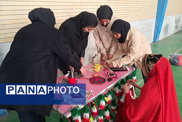 بازارچه دست‌سازه‌های دانش‌آموزی منطقه میانکوه