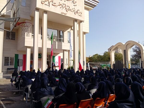 مراسم باشکوه زنگ ایثار و مقاومت در دبیرستان مصلی نژاد حضرت ام البنین