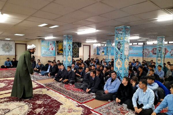 سلسله جلسات گفتمان دینی و مشاوره خانواده در هنرستان موفقیان