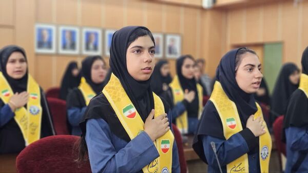 دیدار صمیمی دانش‌آموزان با استاندار کهگیلویه و بویراحمد 