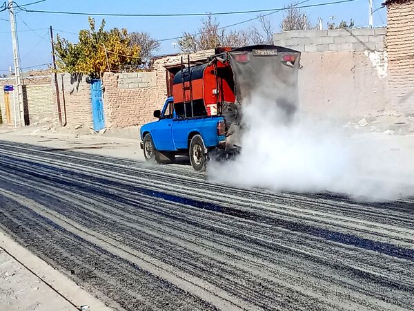 آغاز عملیات آسفالت ریزی در روستای درخت سنجد 