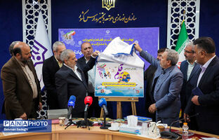رونمایی ‌از پوستر‌ پویش مردمی «نذر قلم» و مجموعه لوازم‌التحریر مزین به تصاویر شهدا
