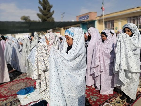 اقامه نماز باران  در دبستان ناهید نخودی 