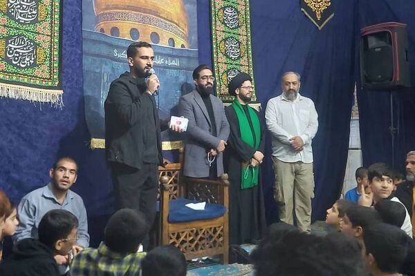 اعتکاف دانش‌آموزی در مسجد سیدالشهدا(ع) شیراز