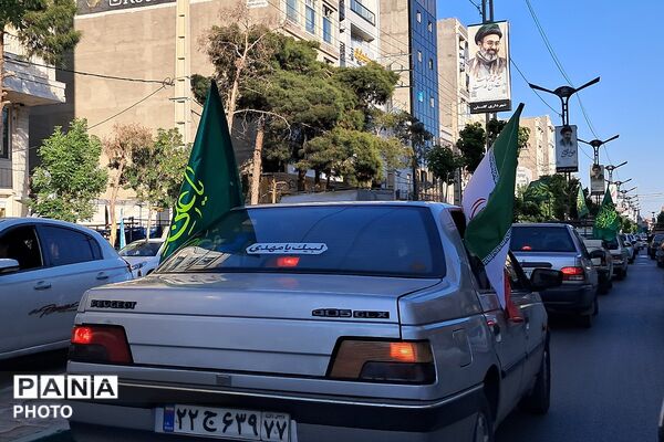 رژه‌ خودرویی با پرچم مقدس آستان‌قدس‌رضوی به مناسب دهه کرامت در بهارستان