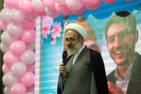 جشن ازدواج ۷۳۰ زوج دانشجوی در حرم حضرت معصومه(س)
