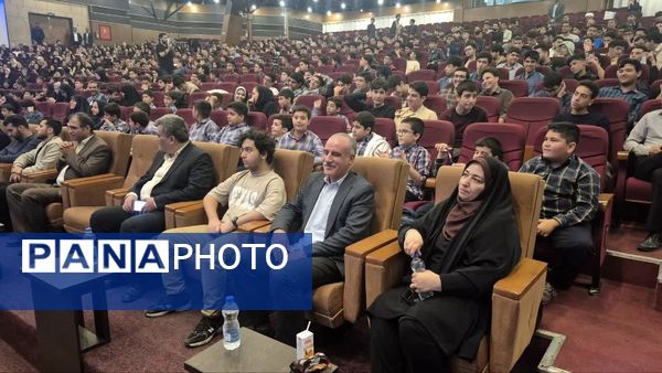 همایش طلایه‌داران دانش و بینش منطقه ۱۶