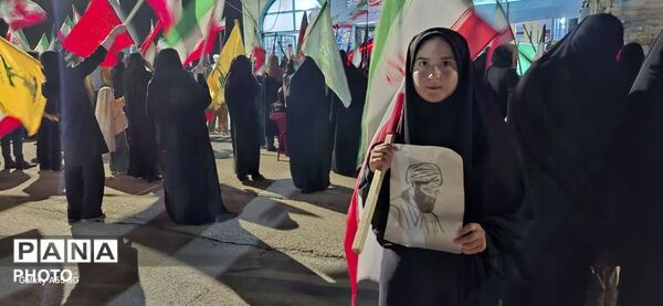 مرزنشینان ایستاده اند مانند زاگرس