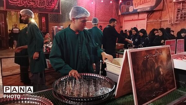۱۷۵ شب خدمت در آستان آل‌الله؛ حال‌وهوای چایخانه حضرت زهرا (س) در شب شهادت امام حسن عسکری (ع)
