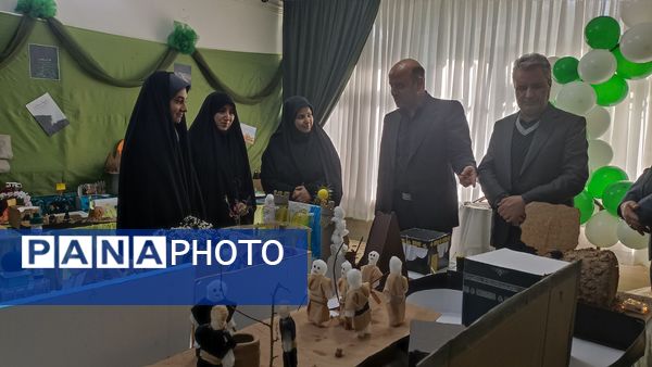 برگزاری نمایشگاه باقرآن تا آسمان در دبیرستان دخترانه امام حسین(ع)