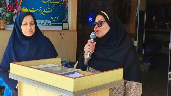 تقدیر از رتبه‌های برتر دبیرستان فرزانگان قائمشهر