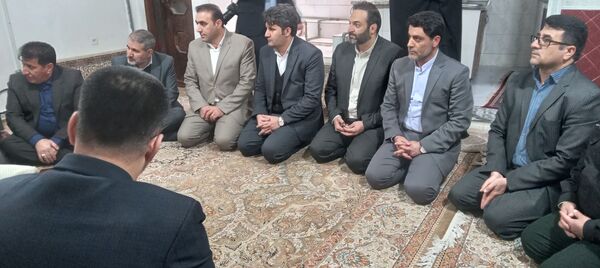 بازدید میدانی دادستان انتظامی قضات در کوهدشت و دیدار با کارکنان و خانواده شهدا
