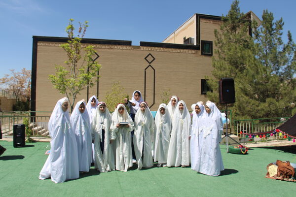«جشنواره دا» در دبستان غیرانتفاعی امام صادق (ع) 