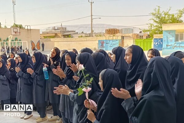 جشن جوانه‌ها در دبیرستان سوره فیروزآباد
