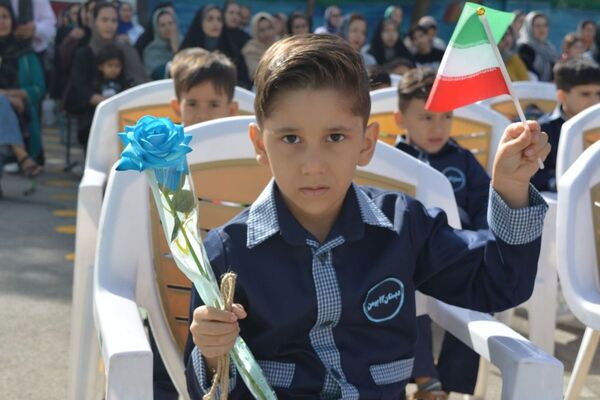 برگزاری جشن شکوفه‌های کلاس اولی دربهارستان‌دو