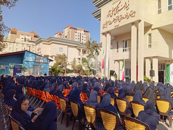 مراسم باشکوه زنگ ایثار و مقاومت در دبیرستان مصلی نژاد حضرت ام البنین