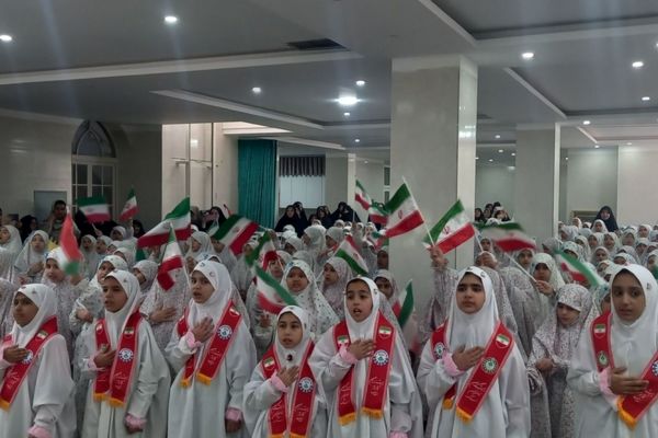 جشن تکلیف جمعی از غنچه‌های باغ ایمان در شهرستان کمیجان 