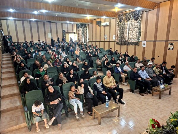 جلوه‌هایی از انتخابات انجمن اولیا دبستان معلم ۲ در آشخانه 