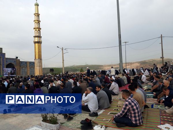 نماز عید بندگی، در جوار امامزاده سید صلاح الدین محمد اقامه شد