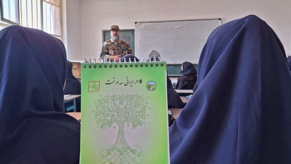 آموزش حفاظت از منابع طبیعی در دبیرستان حضرت زهرا (س) اشتهارد
