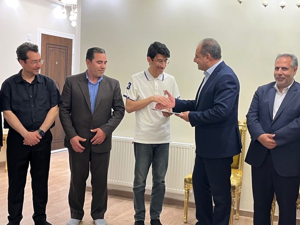 معلمان و خانواده در موفقیت علمی دانش‌آموزان نقش مهمی ایفا می‌کنند