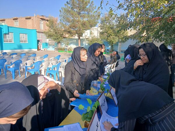  اولین مجمع انجمن اولیا و مربیان در دبیرستان فاطمیه