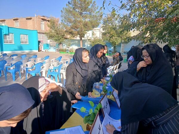  اولین مجمع انجمن اولیا و مربیان در دبیرستان فاطمیه