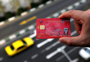 انتقال سهمیه بنزین به کارت بانکی نیاز به بررسی دارد