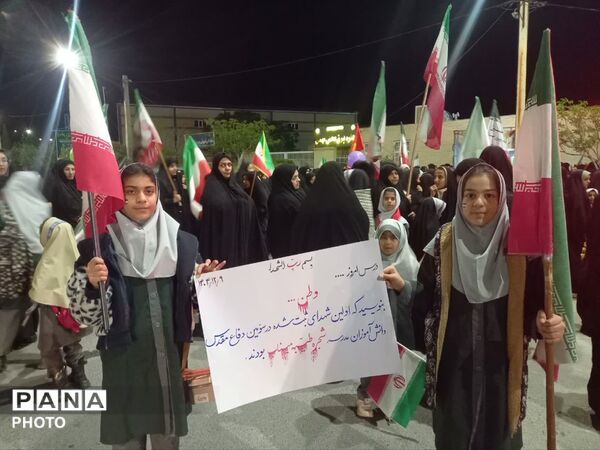 حضور گسترده دانش آموزان خدیجه کبری ابرکوه در گرامیداشت شهدای میناب