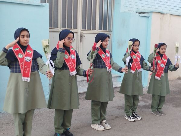 آیین جشن عاطفه‌ها در دبستان ولایت سمنان 