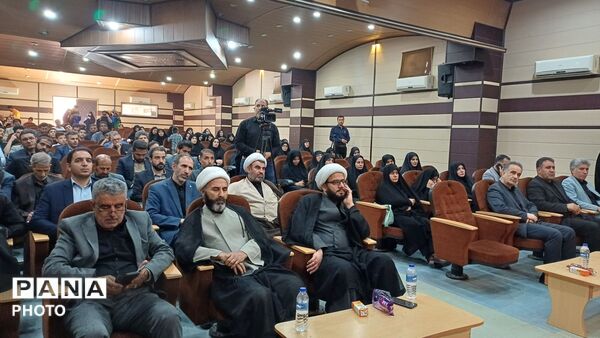 تجلیل از فرهنگیان و دانش‌ آموزان فعال قرآن، عترت و نماز