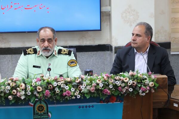 گل‌های قدردانی دانش‌آموزان پیشتاز برای حافظان امنیت