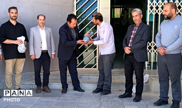تقدیر و تشکر از عوامل اجرایی مدرسه شهید غفاری