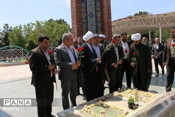 گرامی داشت مقام معلم و آئین گلباران مزار شهدای گمنام