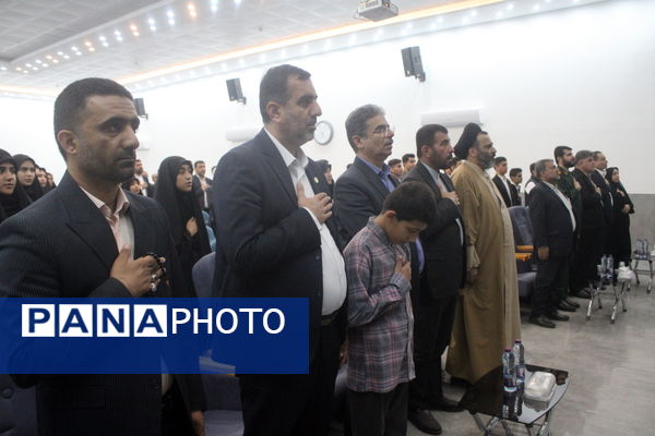 تجلیل از دانش‌آموزان تراز انقلاب اسلامی استان بوشهر