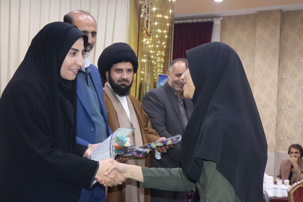 بروجنی‌ها به استقبال حاجیه دانش‌آموز 