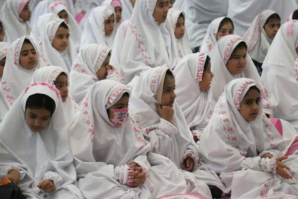 جشن تکلیف2000 نفری دانش‌آموزان زابل