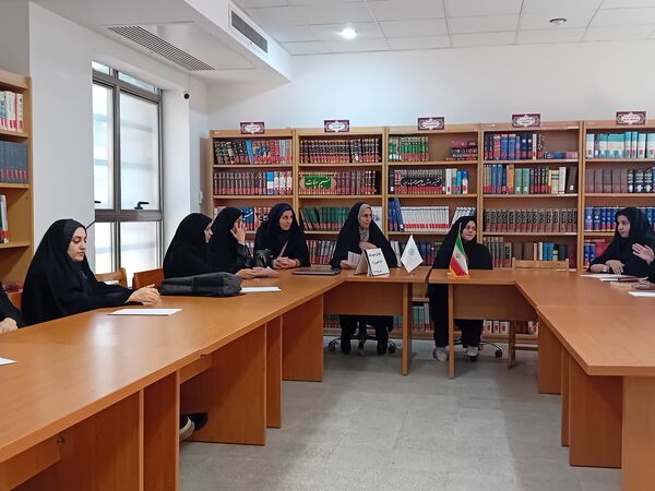 قرائت وصیت‌نامه امام خمینی(ره) در کتابخانه شهید بهشتی