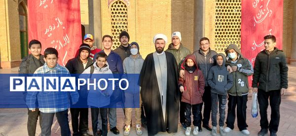 حضور دانش‌آموزان دبیرستان‌شهید بابایی در مراسمات ۱۲ بهمن