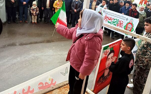 قابی از خواجه در راهپیمایی ۲۲‌بهمن