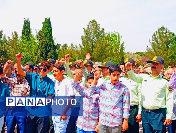 مشت هایی که آزادی فلسطین را صدا میزند