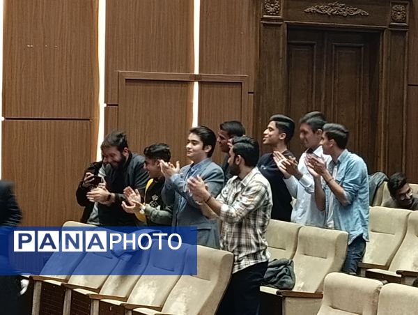 مراسم تقدیر از دانش‌آموزان و مدیران مدارس فعال در طرح گام‌های عاشقی