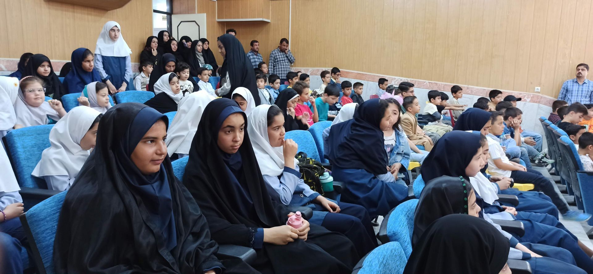 آیین تجلیل از برگزیدگان مسابقات قرآن عترت نماز در شیروان