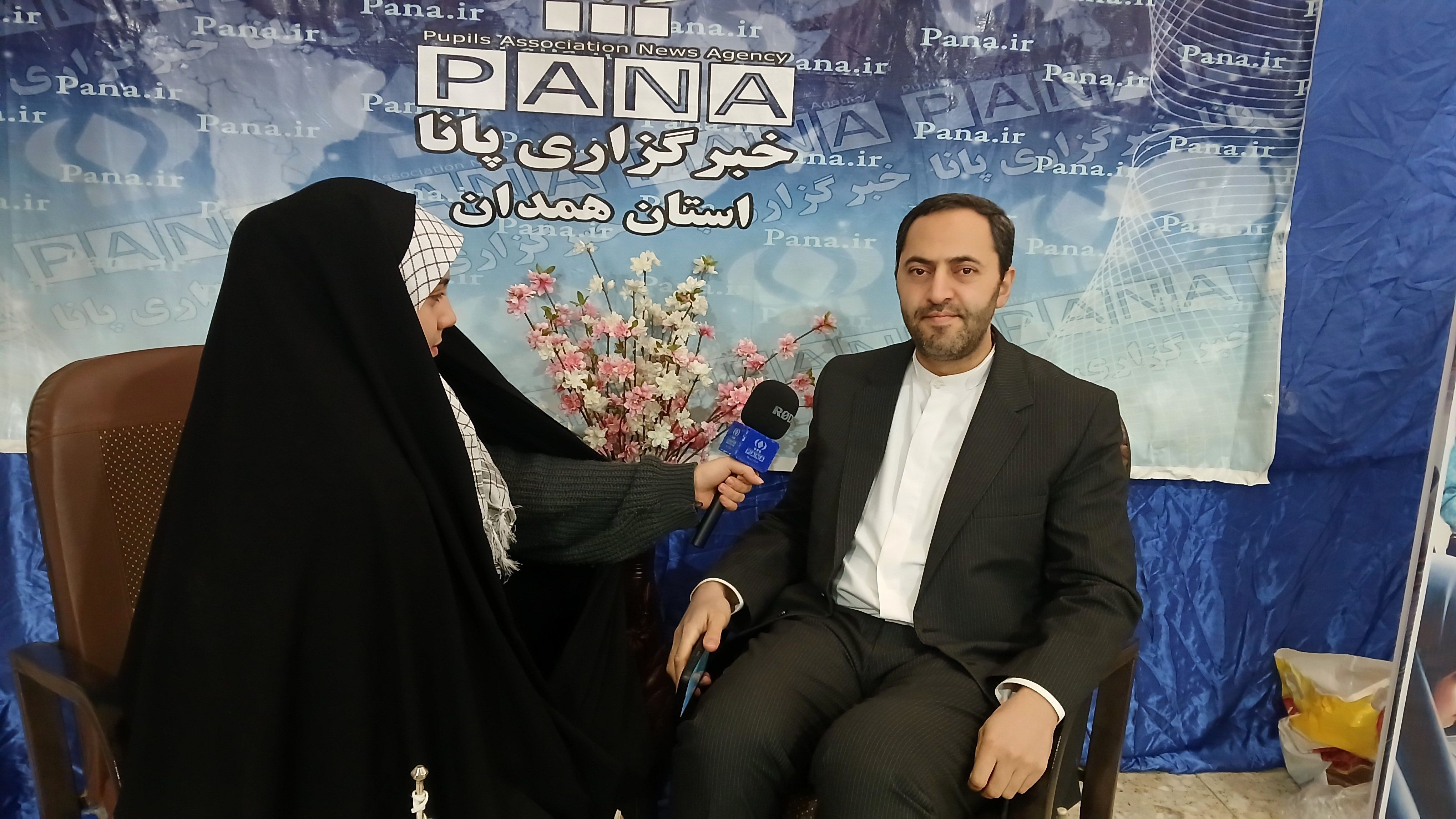 وظیفه ی دانش‌آموزان شناخت درست و ادامه دادن راه شهدا