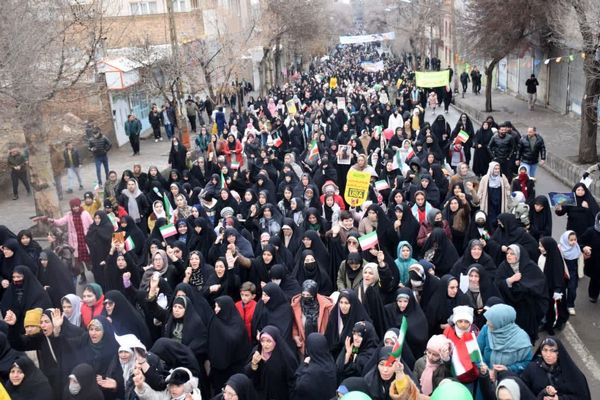  لبیک ملت ایران به فرمان رهبری