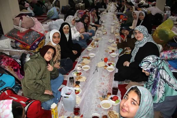 بازدید مسئولان آموزش‌ و پرورش از اعتکاف دختران در مسجد الزهرا(س) قیامدشت