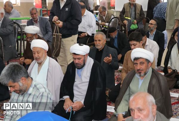 جلوه‌هایی از وحدت، ایمان و همدلی مردم نظرآباد در نماز جمعه 